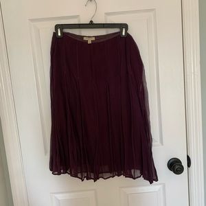 Lovely Burberry lightweight pleated skirt in burgundy chiffon